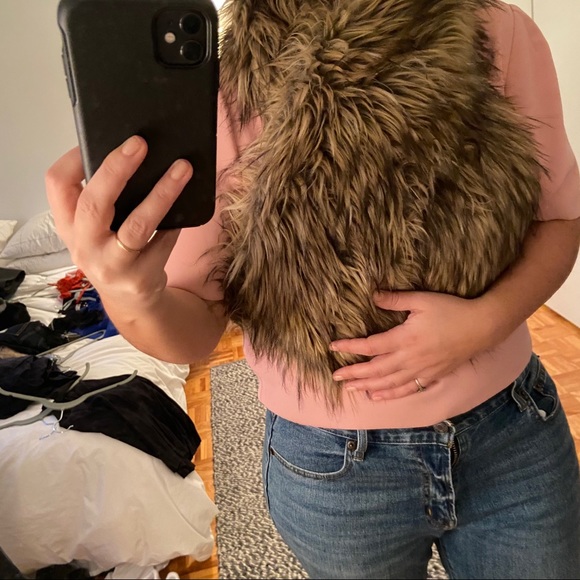 Aritzia Babaton Faux Fur scarf - Picture 5 of 6